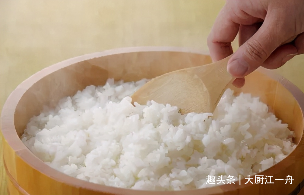 蛋炒饭,先炒鸡蛋就错啦,大厨教你正确做法,粒粒分明美观又好吃