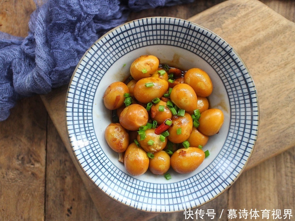 鹌鹑蛋别再卤着吃了,教你新做法,一口一个,比吃肉还过瘾