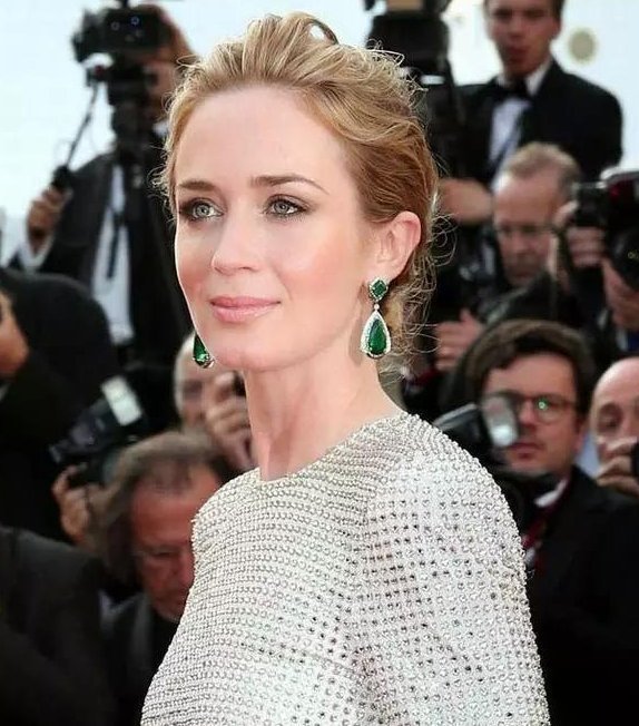 翡翠!外国人也爱翡翠,娜塔莉.波特曼直接戴去了好莱坞,出息了!