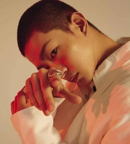 寸头 与颜值无关,让女生脸红心跳的5款男生发型!