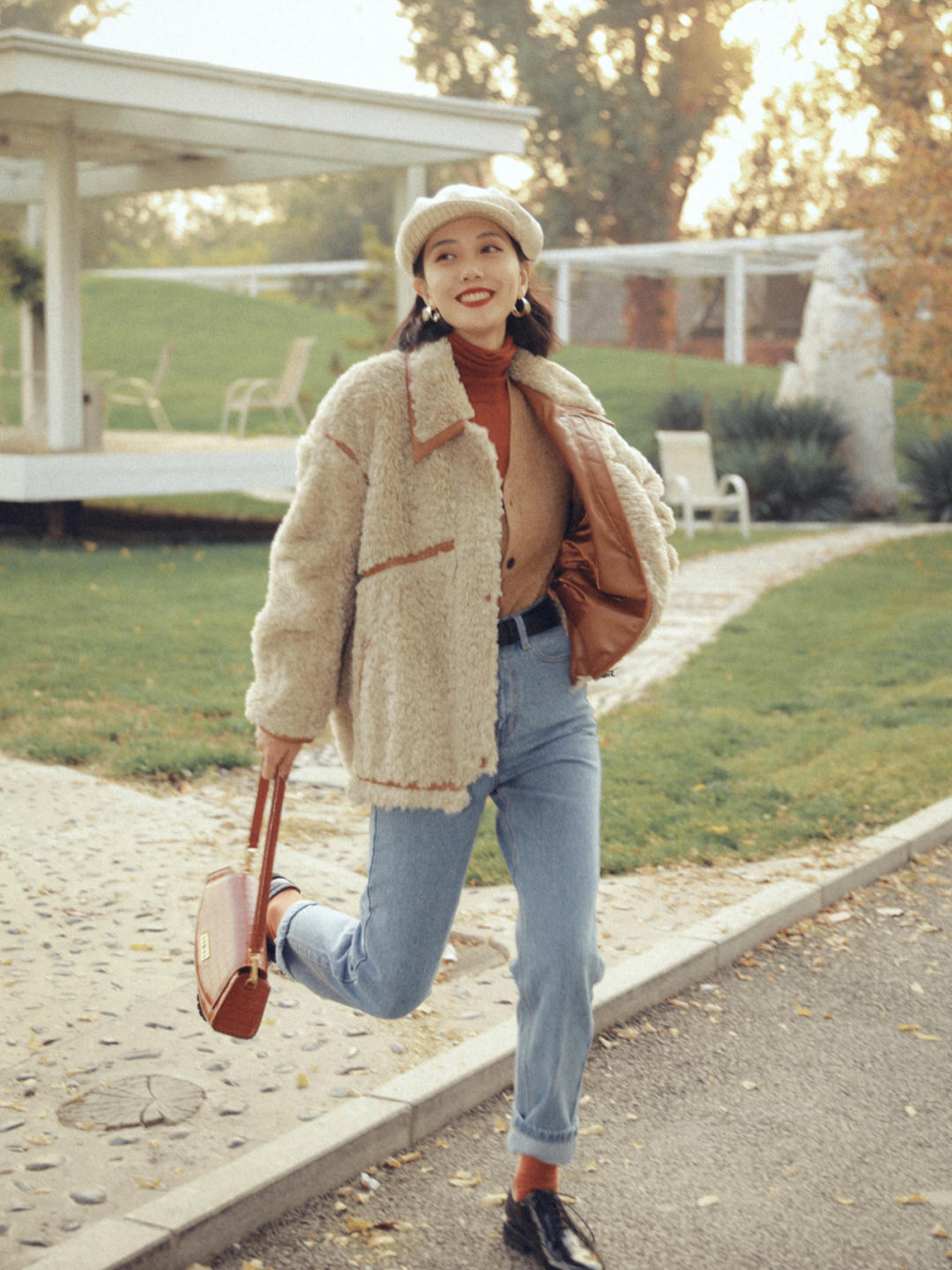 单品 冬季减龄首选当然是“羊羔绒外套”,以下款式实用洋气,赚足回头率