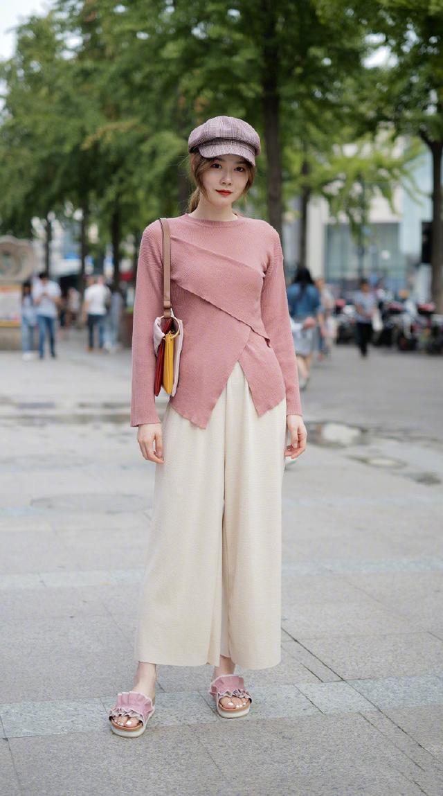 冬季穿搭拒绝平庸,实用的“毛衣+长裤”学起来,基础款也很时髦