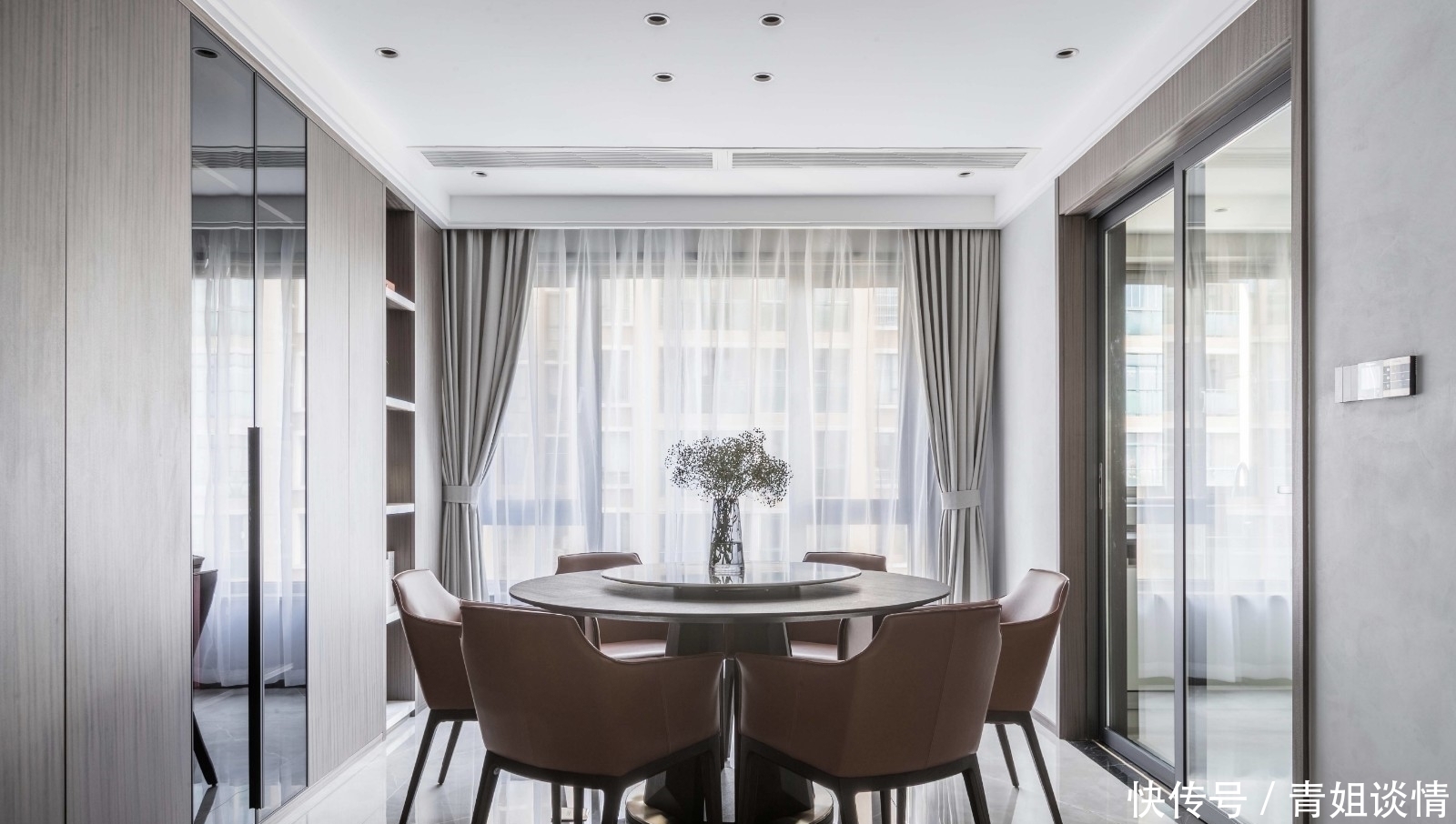 朱砂红|这才是我的理想之家,220㎡大平层设计,进门就被客厅吸引了