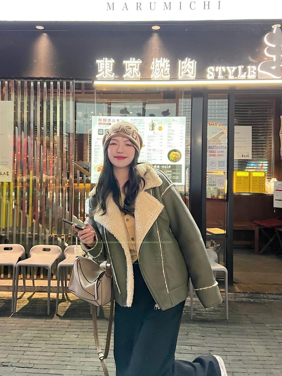 机车外套|被这组机车外套搭配折服了,显气质又高级,美丽又不“冻人”