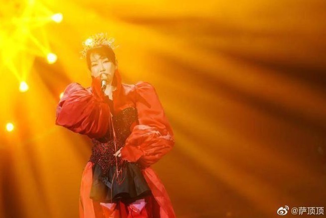 萨顶顶把古代论文唱成歌,撒贝宁评价“最难合作的艺人之一”