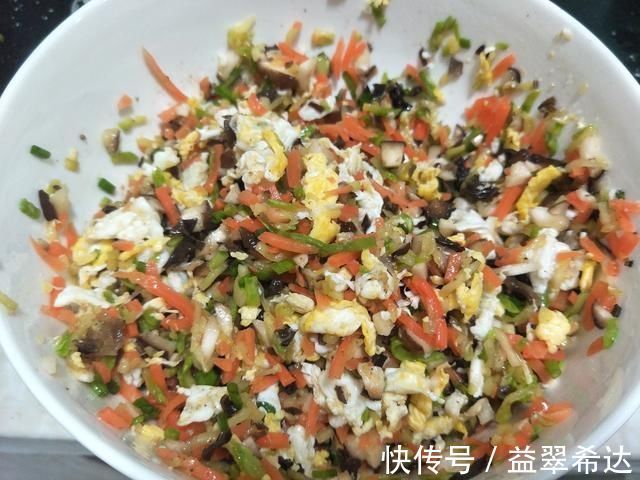 馅料|天冷吃菜盒子，就选西葫芦馅，不出汤味道好，软嫩香浓孩子爱吃