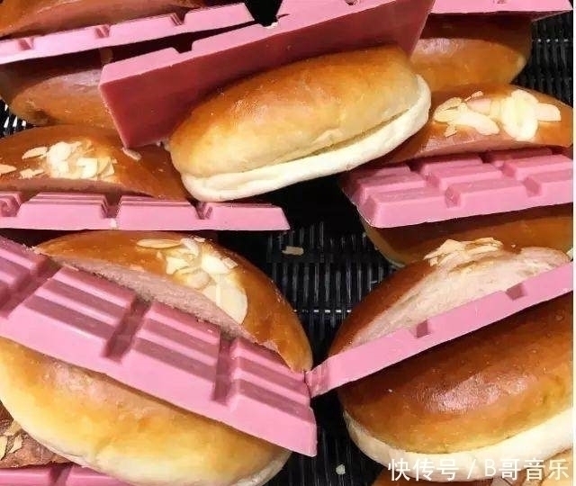 日本网友|日本网友发现夹着一整块巧克力的巧克力面包,网友:简单粗暴!