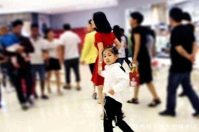 自救|4岁男童落入人贩子手,孩子喊出“2个字”,吓跑人贩子机智自救!