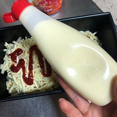 沙拉肉松芝士面包