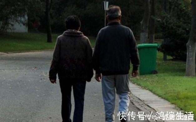 晚饭|经常胃反酸，晚饭多吃2物，多做2动作，减少反酸，利养胃