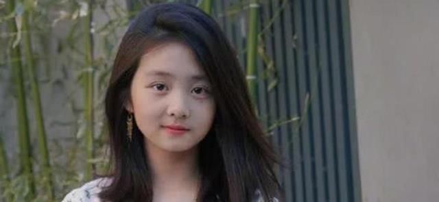 黄磊|有种逆袭叫曹格女儿，曾被吐槽像蜡笔小新，褪去婴儿肥后却很漂亮