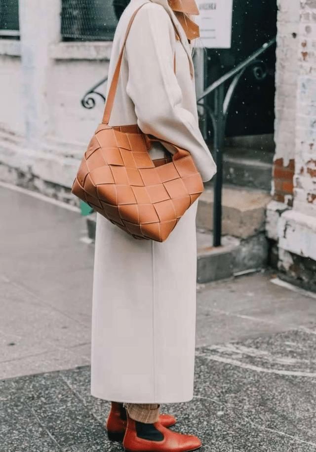 今年流行色“奶油色”怎么搭？与其打扮时髦，不如穿的干净舒适