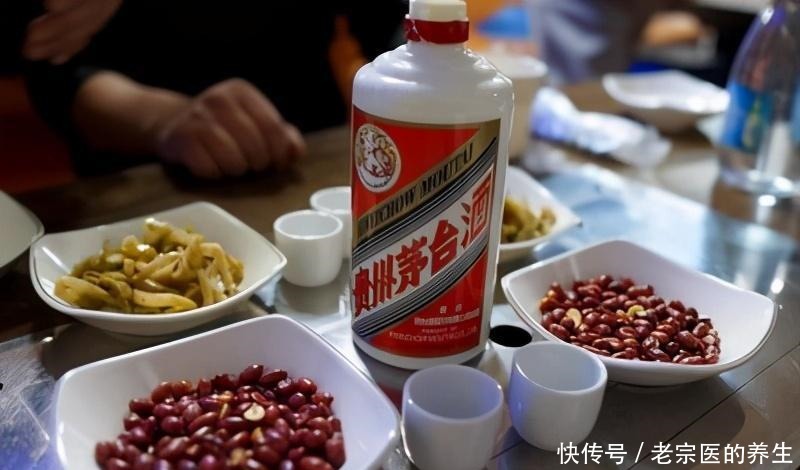 员工|茅台上为何都有一条“红飘带”酒厂员工说出原因,不知道白喝了