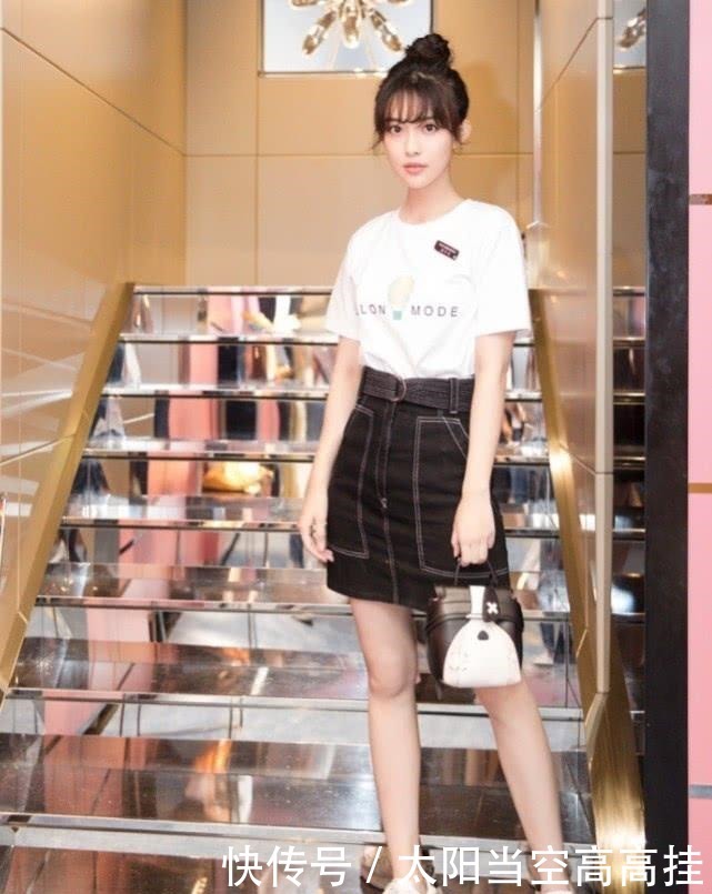 柠檬精|孟子义故意穿“童装”走机场,这漫画腰绝了,女生酸成柠檬精!