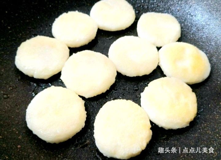 三勺红糖一碗糯米粉，教你做出软糯香甜的糯米糍，比粽子好吃