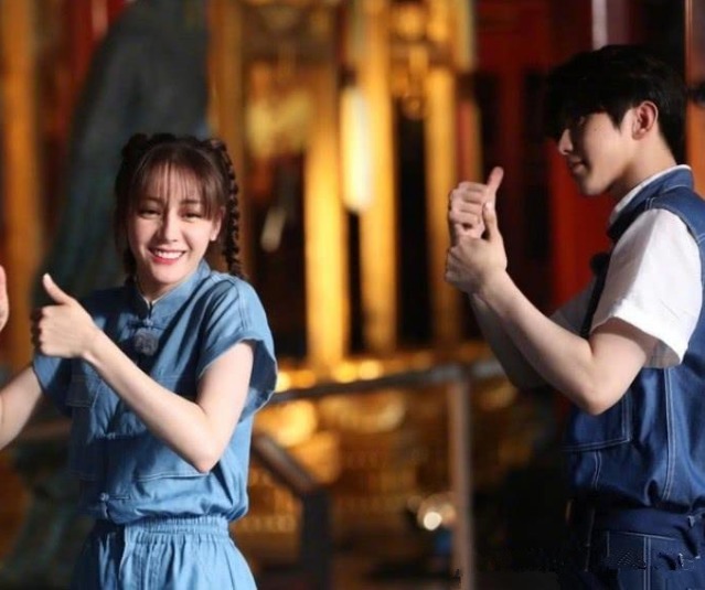 难以置信|网友偶遇蔡徐坤热巴录节目,没了美颜滤镜后,颜值让人难以置信!