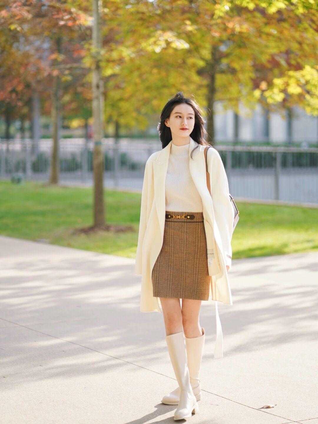 版型|白色毛衣到底有多好穿?和这“三”类外套搭配,效果超级棒