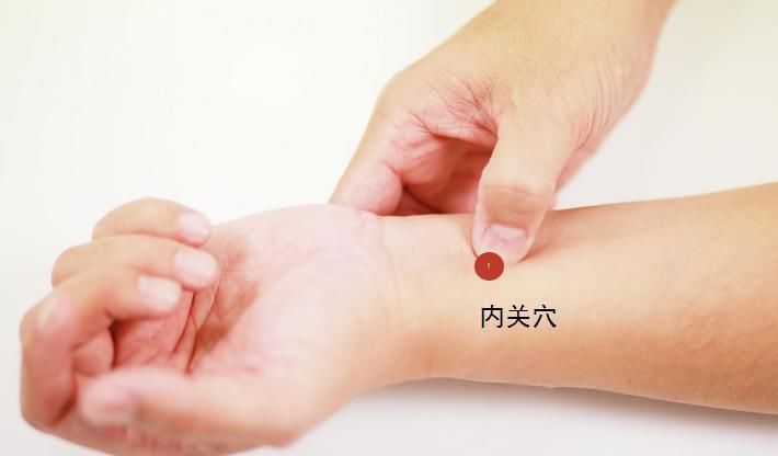 心脏和脾胃不好,都可以用身体上的一个穴位调,只花时间不花钱