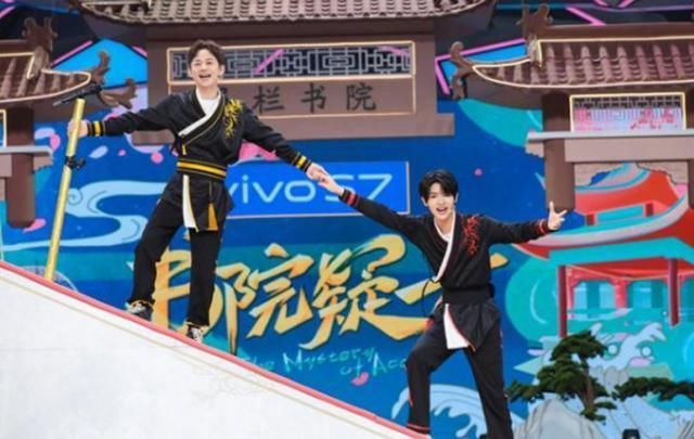 明星大侦探|明星大侦探录制现场黄明昊露面,芒果台这是要死保黄明昊了吗?