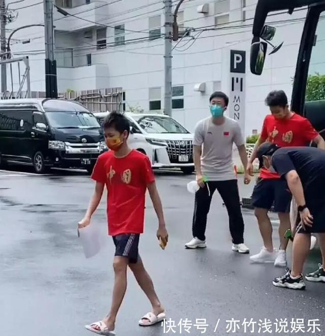 许昕|亮了亮了:马龙的鹰,许昕的手,樊振东的壕,全红婵的拖鞋