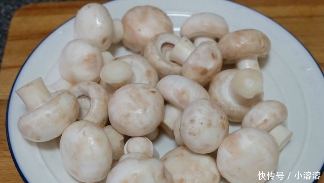 生抽酱油|口蘑这个做法好,简单易学的快手家常菜,清爽鲜嫩,热量低不怕胖