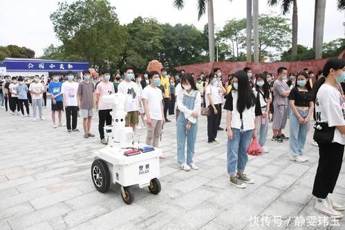 放假|包机送学生回家，遇到非必要不留校不返乡，是寒冰遇上了烈火