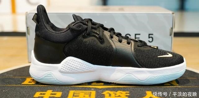 球鞋开箱PG5首发黑白配色，没有拉链颜值高了吗