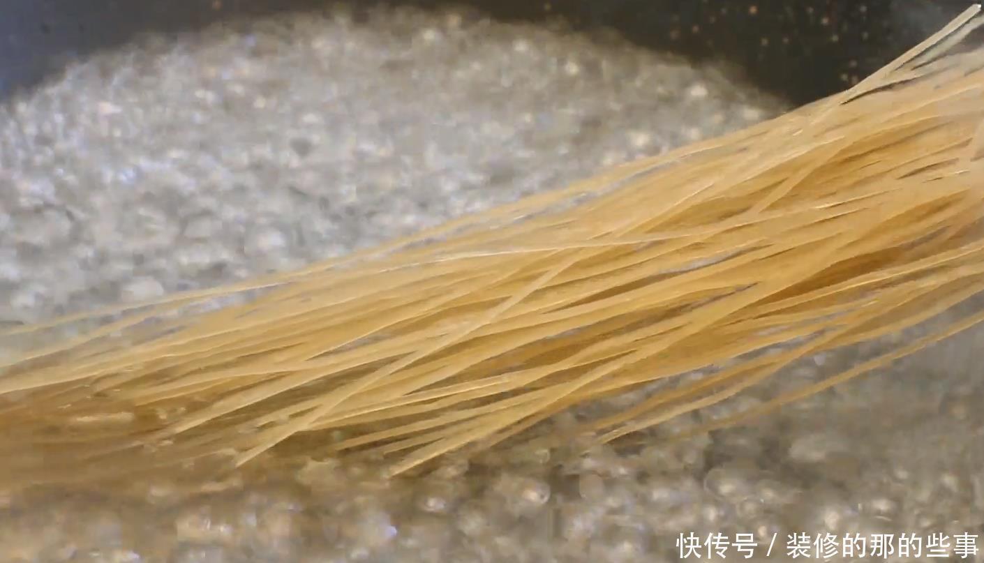 鸡蛋|一个萝卜,两个鸡蛋,这样做超好吃,皮薄大馅,香酥多汁比包子香
