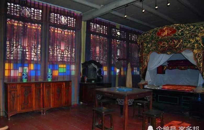 地主|大地主刘文彩的庄园:紫檀木座椅为洪秀全遗物,图8为贴金大龙床