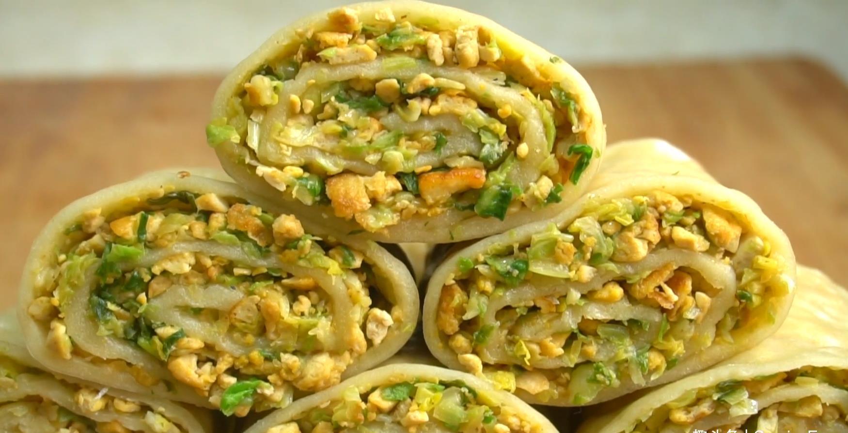 简单|白菜简单做,不发面不烫面,一折一卷就搞定,比包子还好吃!