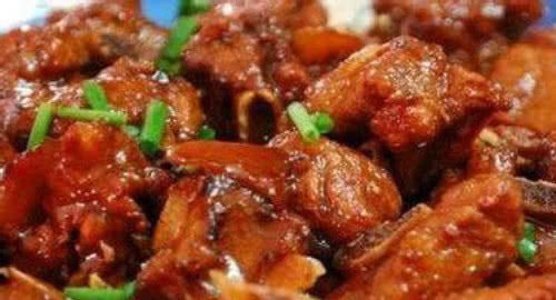 美食推荐：萝卜焖排骨，鱼味猪肉，豆腐泡炒肉，芹菜炒鱿鱼的做法