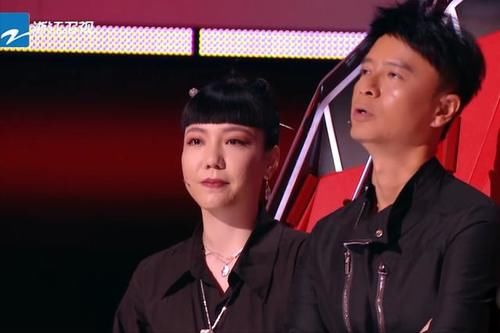 王靖雯|《好声音2021》开播三期，迎来首场强强对决，那英又语无伦次了
