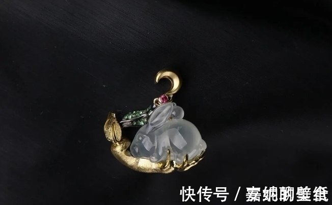 蝴蝶|翡翠雕刻首饰众多,面对动物镶嵌的翡翠首饰,你了解多少呢?