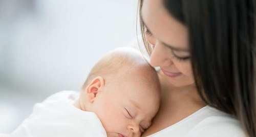 妈妈|年轻妈妈当着儿子面换衣服毫不避讳,总觉得孩子小,儿子的举动让她慌了