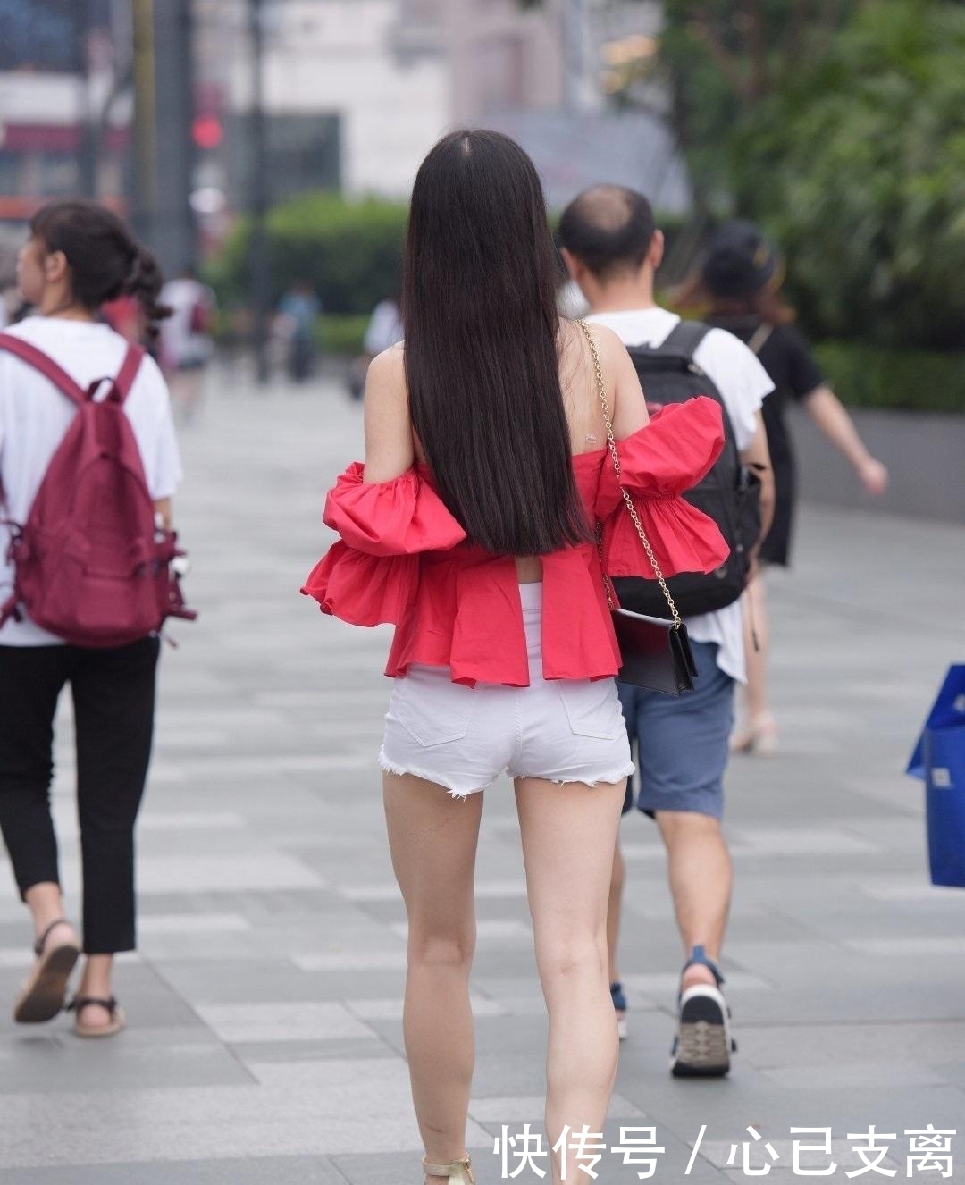 短裤|美女真敢穿,穿短裤长腿不输超模,戴墨镜还有高级身段