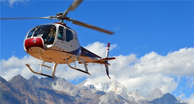 直升机是靠螺旋桨带动的,为何把桨叶架起来却经不住机身的重量