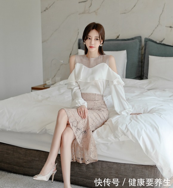 高跟鞋 法式小香风上衣搭配蕾丝鱼尾半身裙,凸显女性时尚优雅的气质!