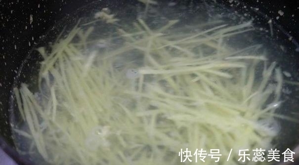 吃法|羊肉片“清新”吃法,开水煮完泼上油,原汁原味