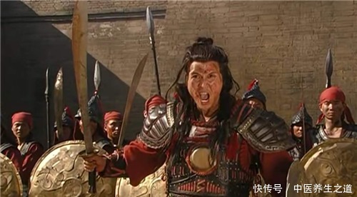 迎接|将军打胜仗归来，全城百姓出城迎接，他挥手冷笑对部下说屠城