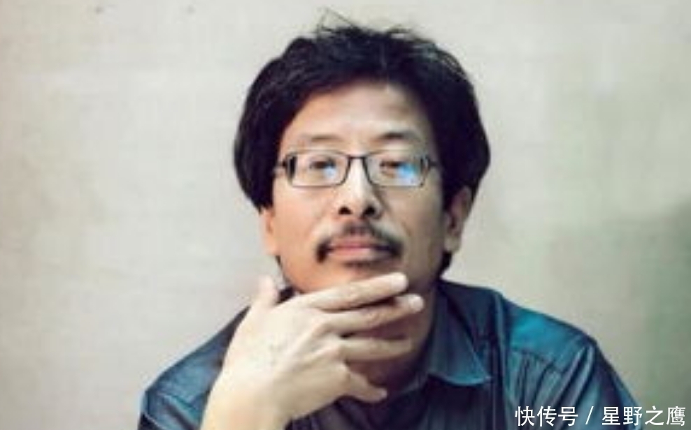 女性@画家画出巨幅女性出水图,一幅画占据整个墙面,形象逼真动人