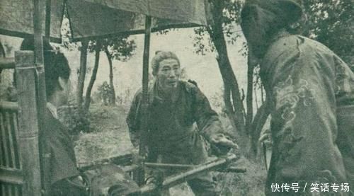 红楼梦&87《红楼梦》删去的珍贵镜头妙玉被强盗抓走,宝玉拄着拐杖讨饭