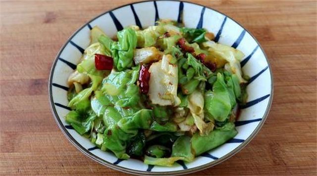 这才是炒包菜的正确做法,清脆爽口好吃有诀窍,看一遍就学会