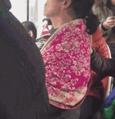 |搞笑GIF趣图:上一秒霸气十足,下一秒跪地求饶