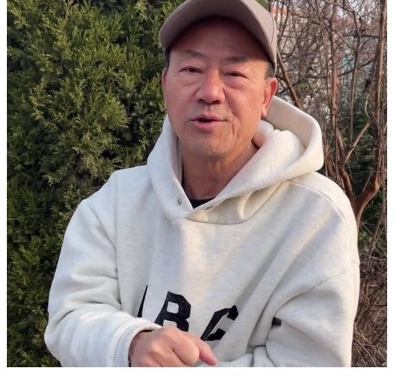 李小璐晒女儿日常,9岁甜馨自己动手包饺子,手法娴熟太能干!