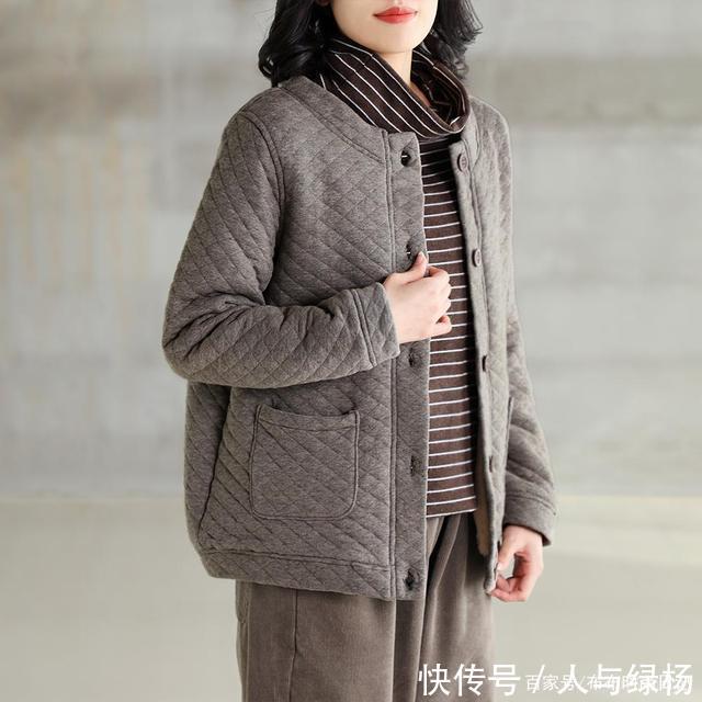 严寒初冬，这“加绒外套”是不可缺少的，上身真的太高雅大气了