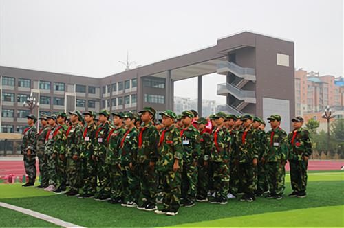 这三所中学实力强悍，被称为安阳中学三剑客，均为百强中学