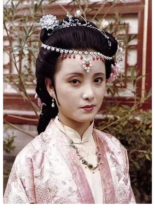 秦可卿|她被称为87版红楼“第一美”，没演成林黛玉，反而有几分庆幸