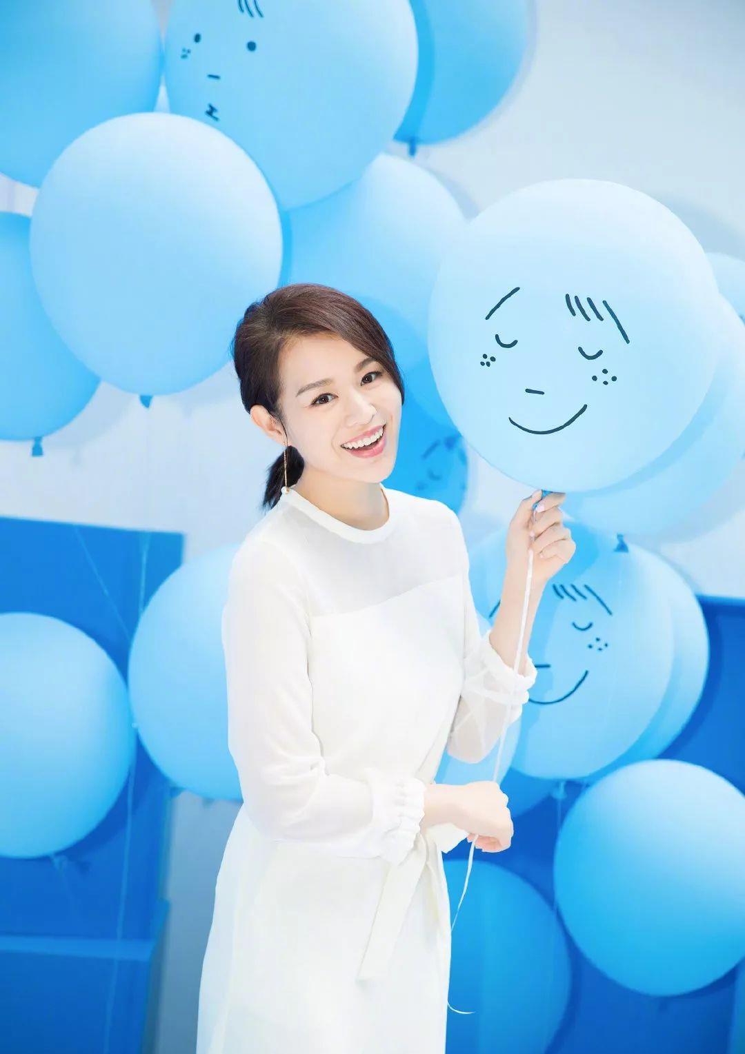 港姐|“最丑港姐”用20年逆袭:甩掉花花公子后,她靠自虐爆红!