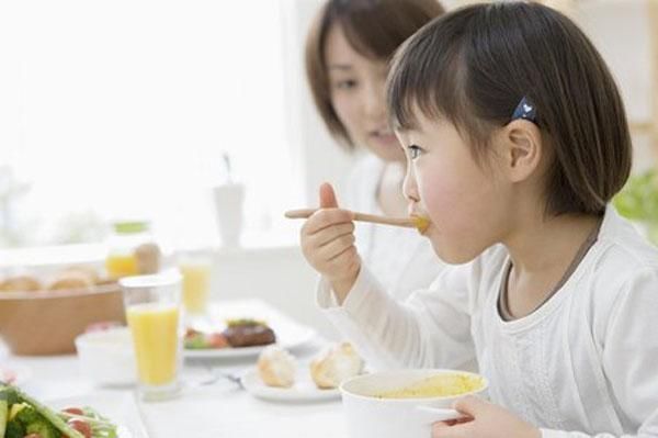 脾虚|孩子睡觉有此异常，可能是脾虚信号，两周内没改善，或致发育不良