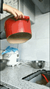 |搞笑GIF:我都不敢这么p,她却敢这么长!